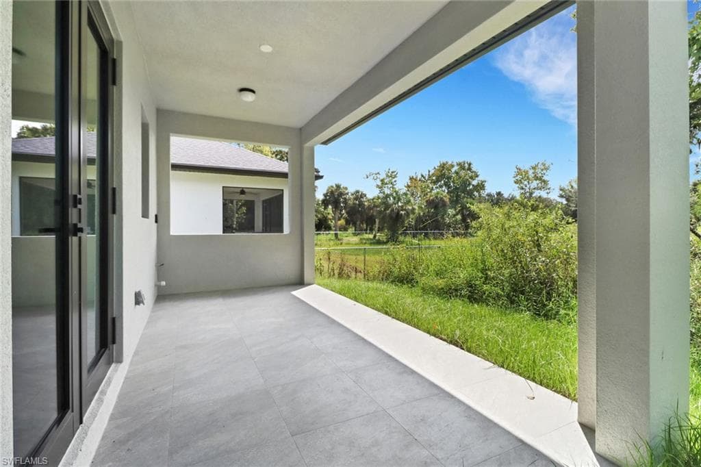 334 Shady Hollow Blvd W, Naples, FL 34120-17