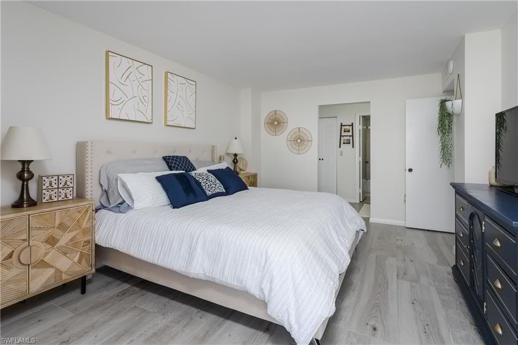 320 Seaview Ct 1212, Marco Island, FL 34145-17