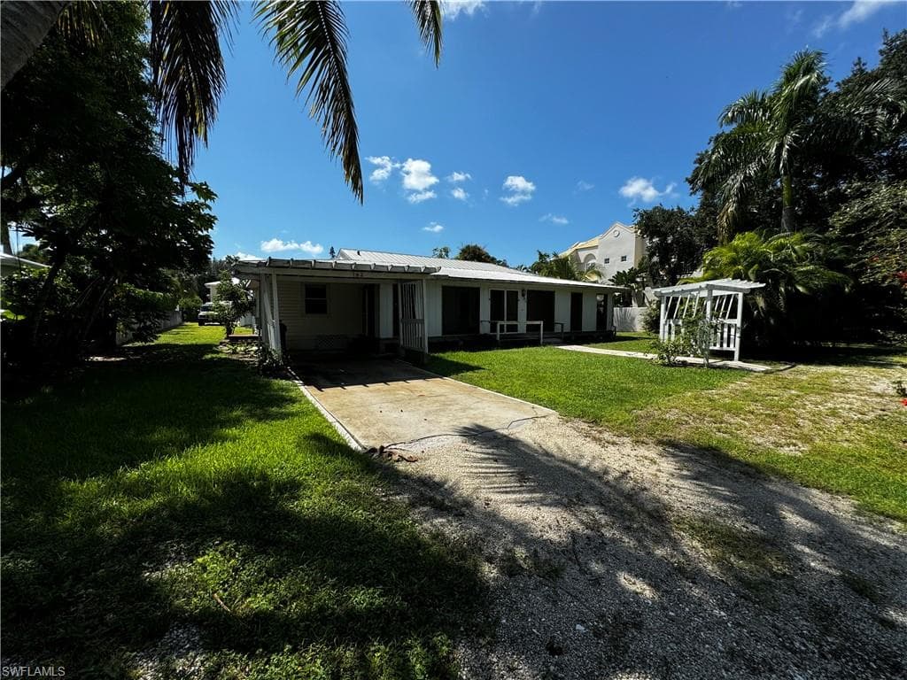 162 11th Ave S, Naples, FL 34102-1