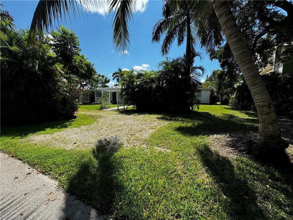 162 11th Ave S, Naples, FL 34102-3