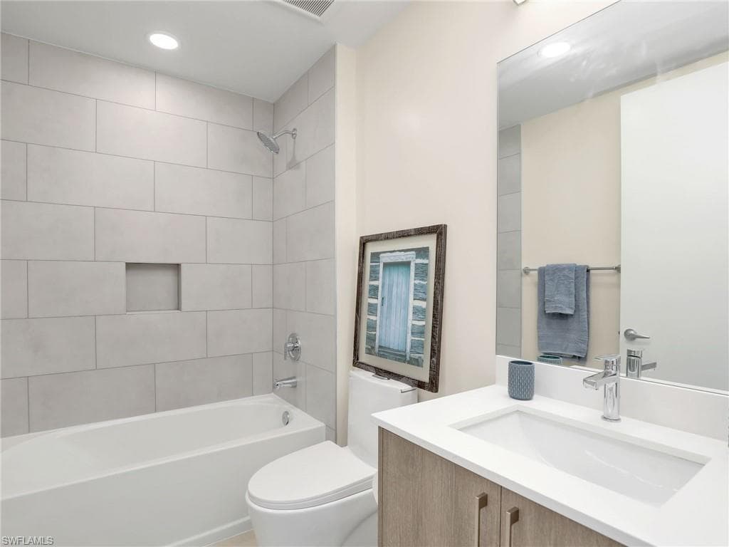 26600 Rosewood Pointe Dr B-201, Bonita Springs, Fl 34135-18