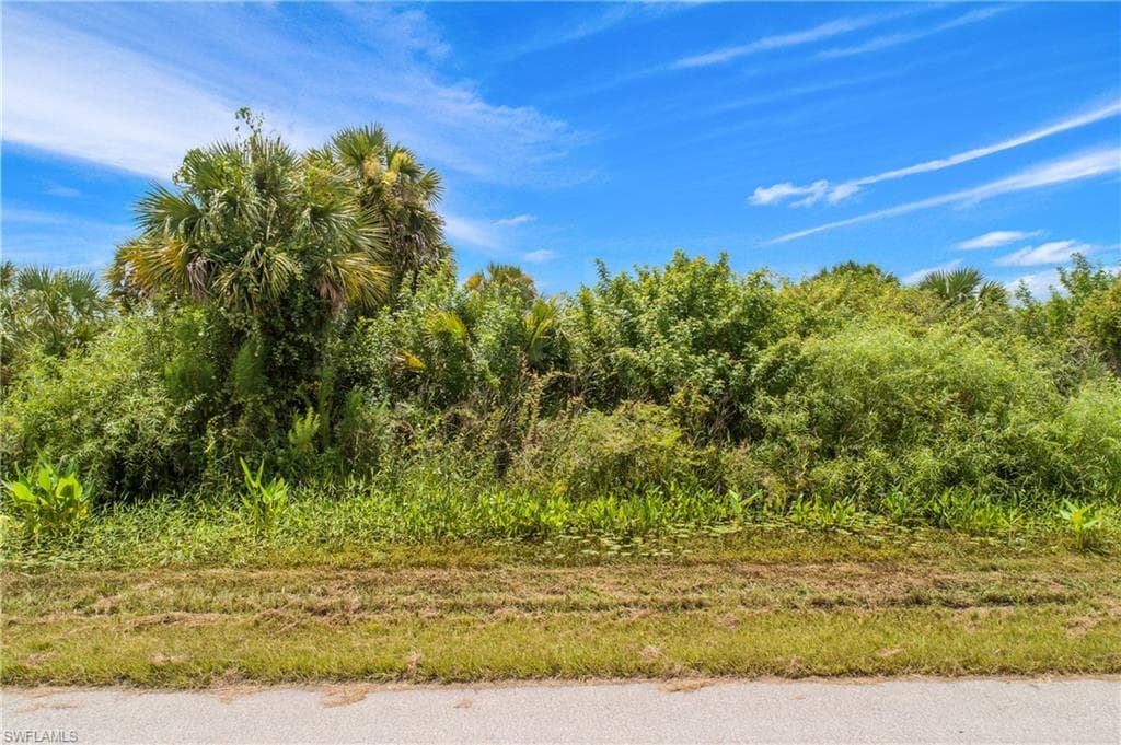 688 39th Ave NW, Naples, FL 34120-1