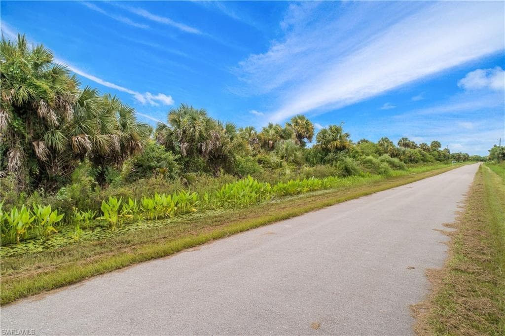 688 39th Ave NW, Naples, FL 34120-5
