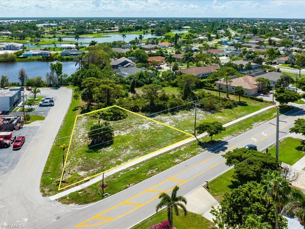 395 Bald Eagle Dr, Marco Island, FL 34145-17