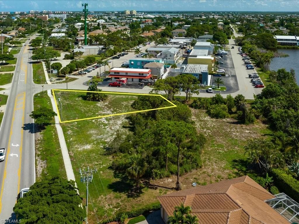 395 Bald Eagle Dr, Marco Island, FL 34145-21