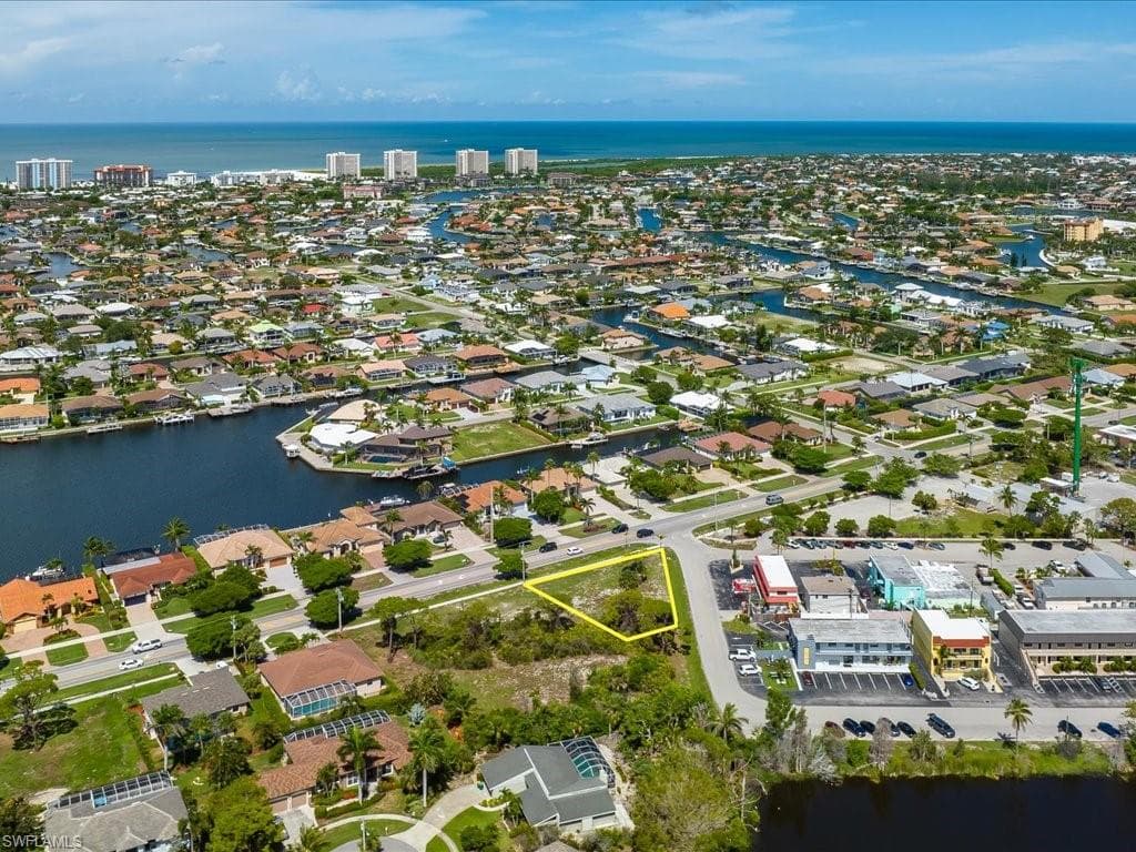 395 Bald Eagle Dr, Marco Island, FL 34145-4