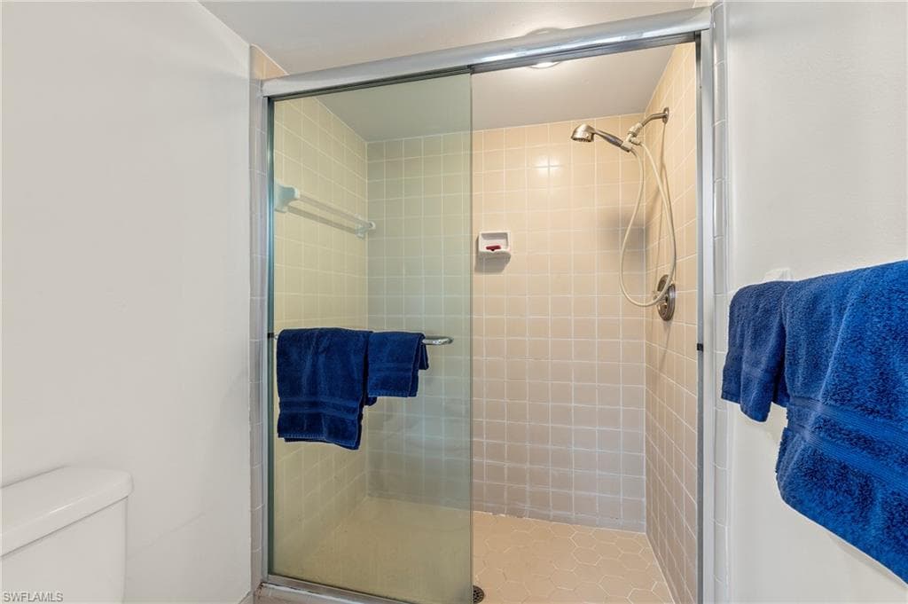 15330 Cedarwood Ln 203, Naples, FL 34110-17