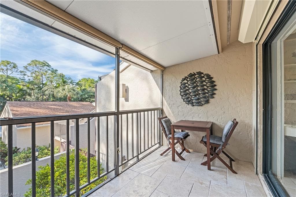 15330 Cedarwood Ln 203, Naples, FL 34110-21