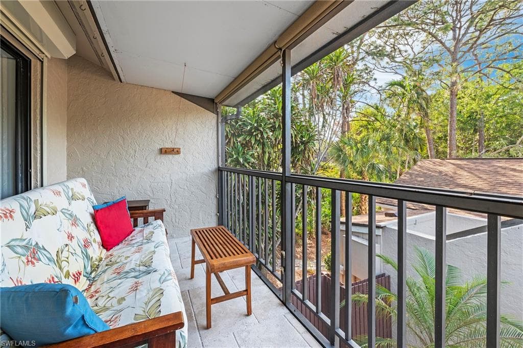 15330 Cedarwood Ln 203, Naples, FL 34110-24