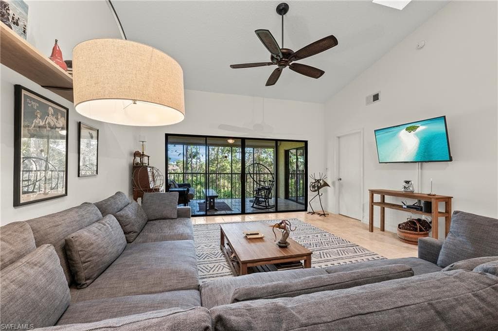 15330 Cedarwood Ln 203, Naples, FL 34110-8