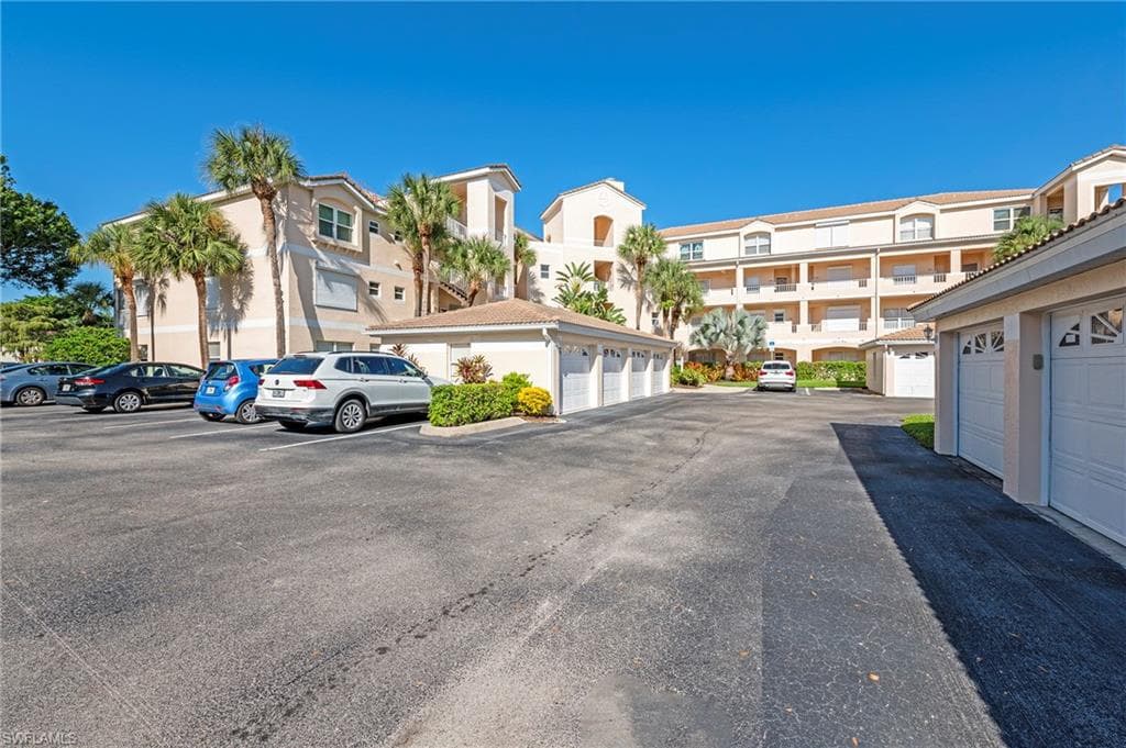 992 Woodshire Ln D205, Naples, FL 34105-1