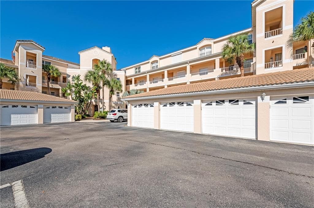 992 Woodshire Ln D205, Naples, FL 34105-3