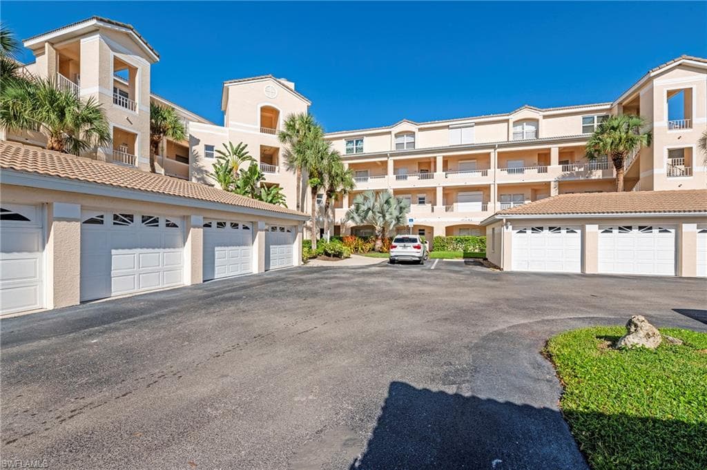 992 Woodshire Ln D205, Naples, FL 34105-4