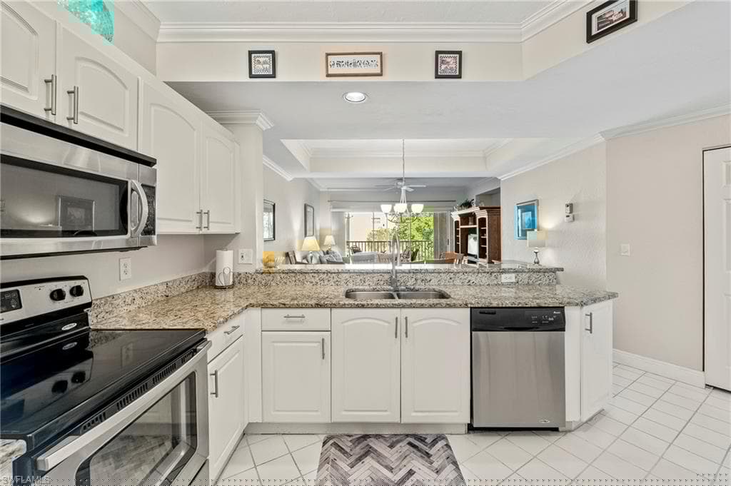992 Woodshire Ln D205, Naples, FL 34105-6