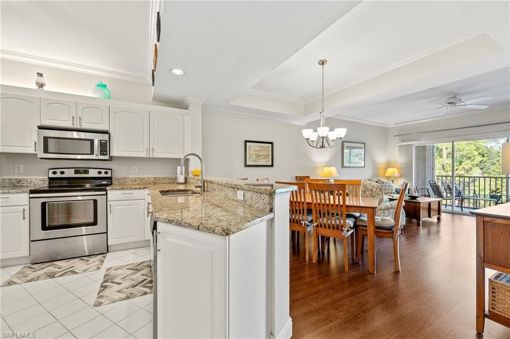 992 Woodshire Ln D205, Naples, FL 34105-7