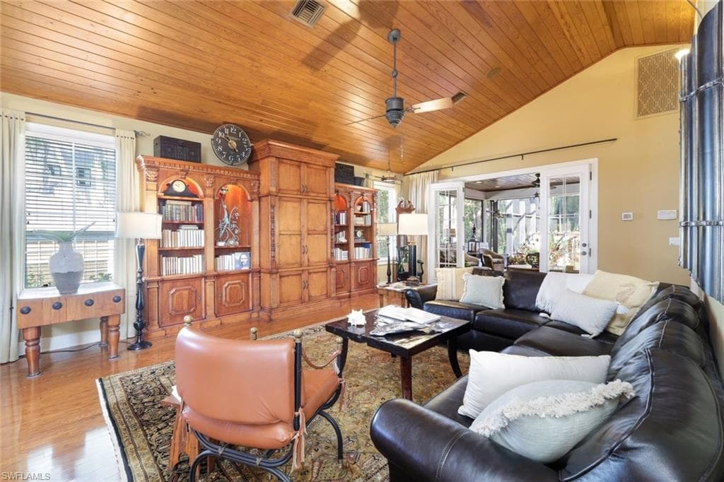 263 10th Ave S, Naples, FL 34102-9