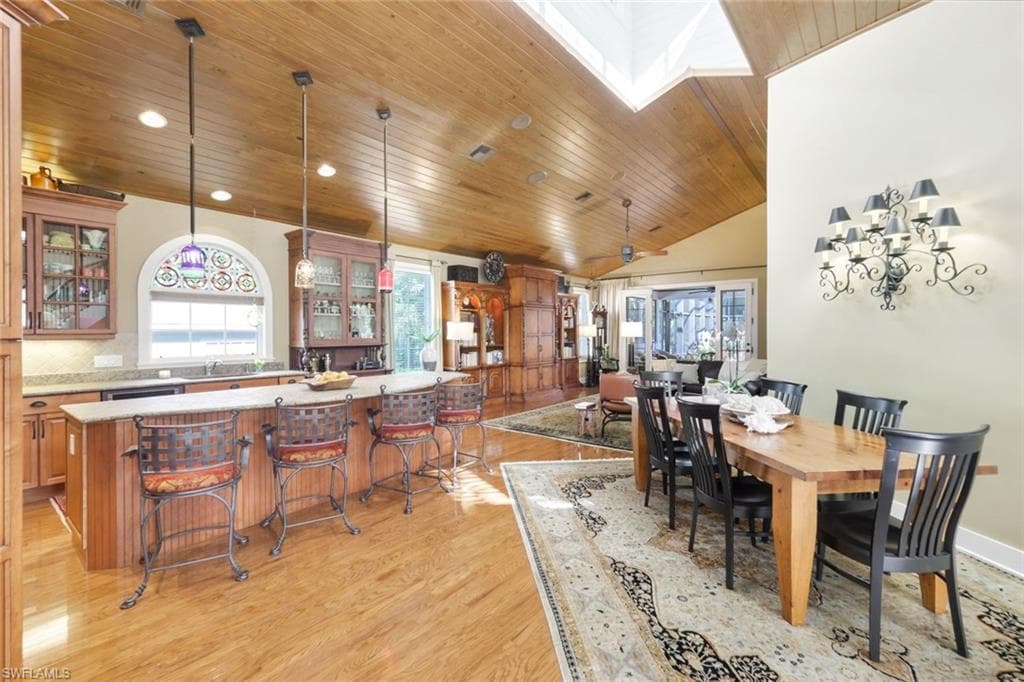 263 10th Ave S, Naples, FL 34102-12