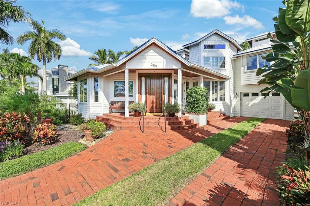 263 10th Ave S, Naples, FL 34102-1