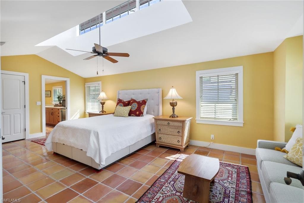 263 10th Ave S, Naples, FL 34102-25