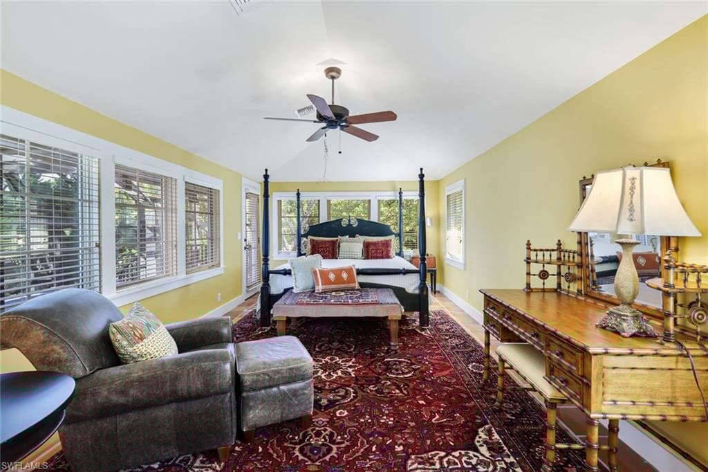 263 10th Ave S, Naples, FL 34102-26