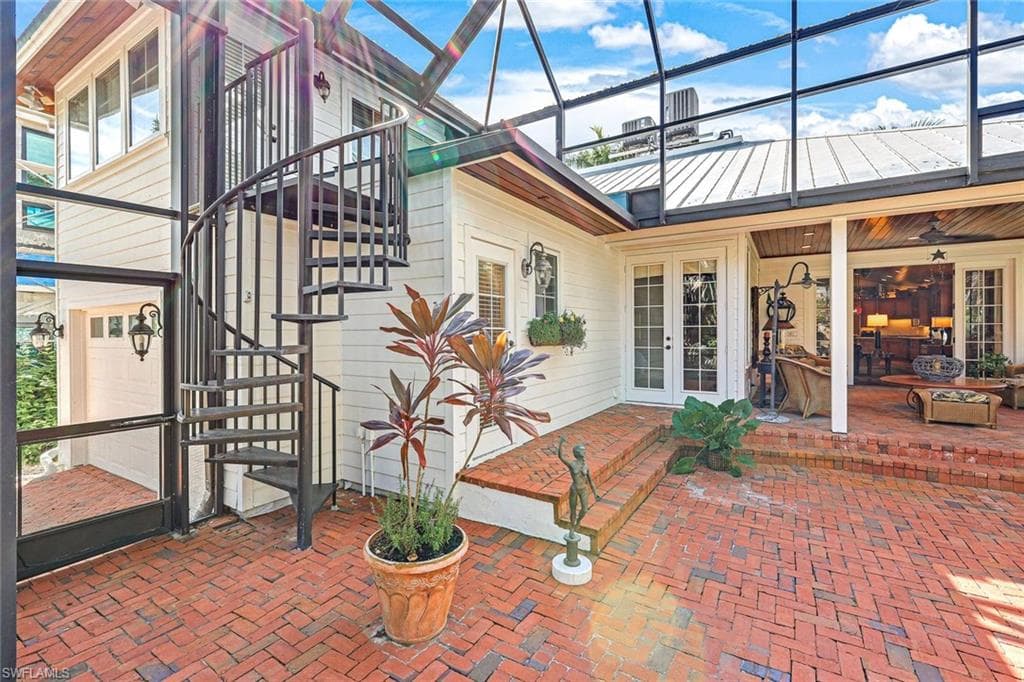 263 10th Ave S, Naples, FL 34102-28