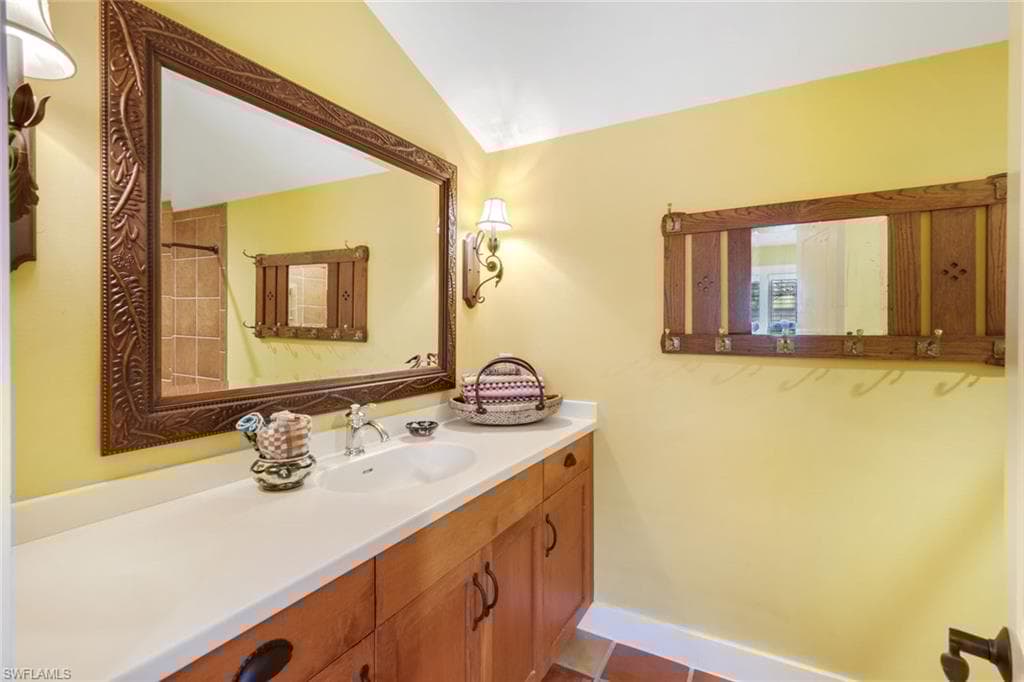 263 10th Ave S, Naples, FL 34102-31