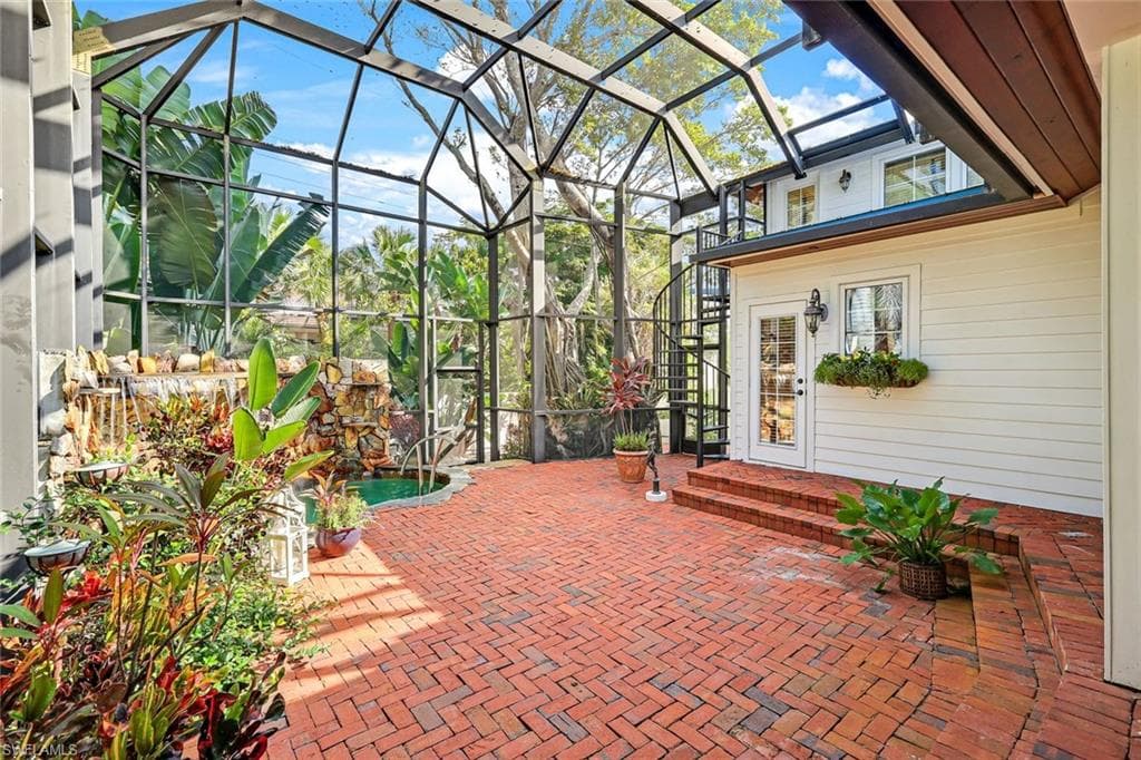 263 10th Ave S, Naples, FL 34102-33