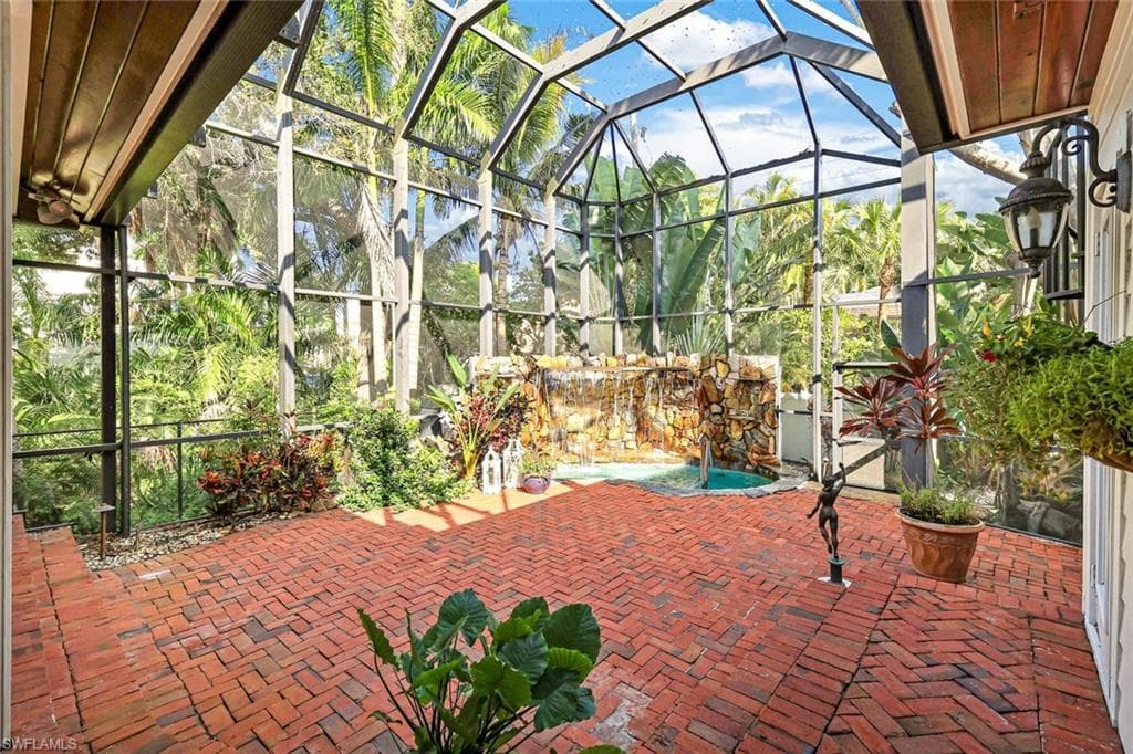 263 10th Ave S, Naples, FL 34102-34