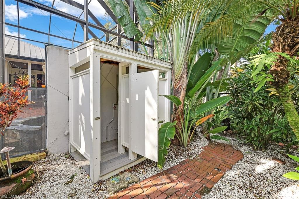 263 10th Ave S, Naples, FL 34102-36