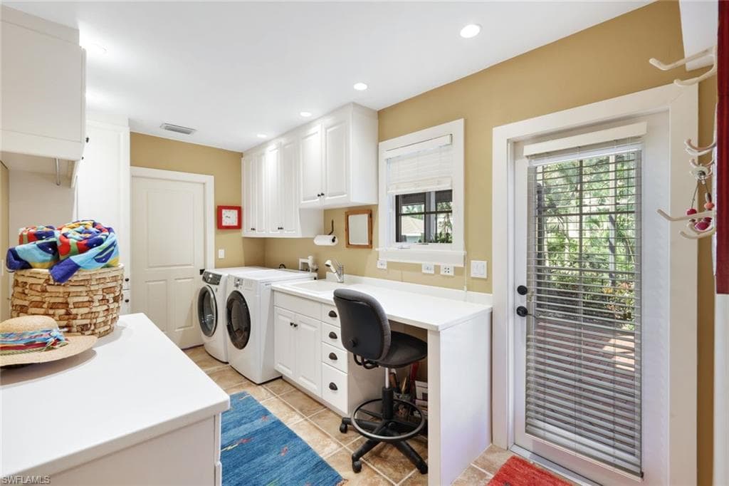 263 10th Ave S, Naples, FL 34102-37