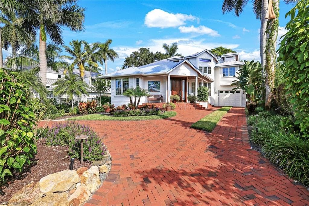 263 10th Ave S, Naples, FL 34102-38