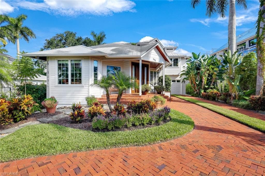 263 10th Ave S, Naples, FL 34102-43