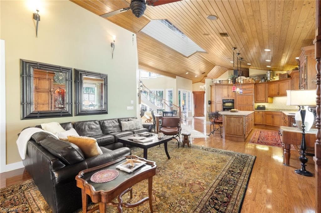 263 10th Ave S, Naples, FL 34102-44
