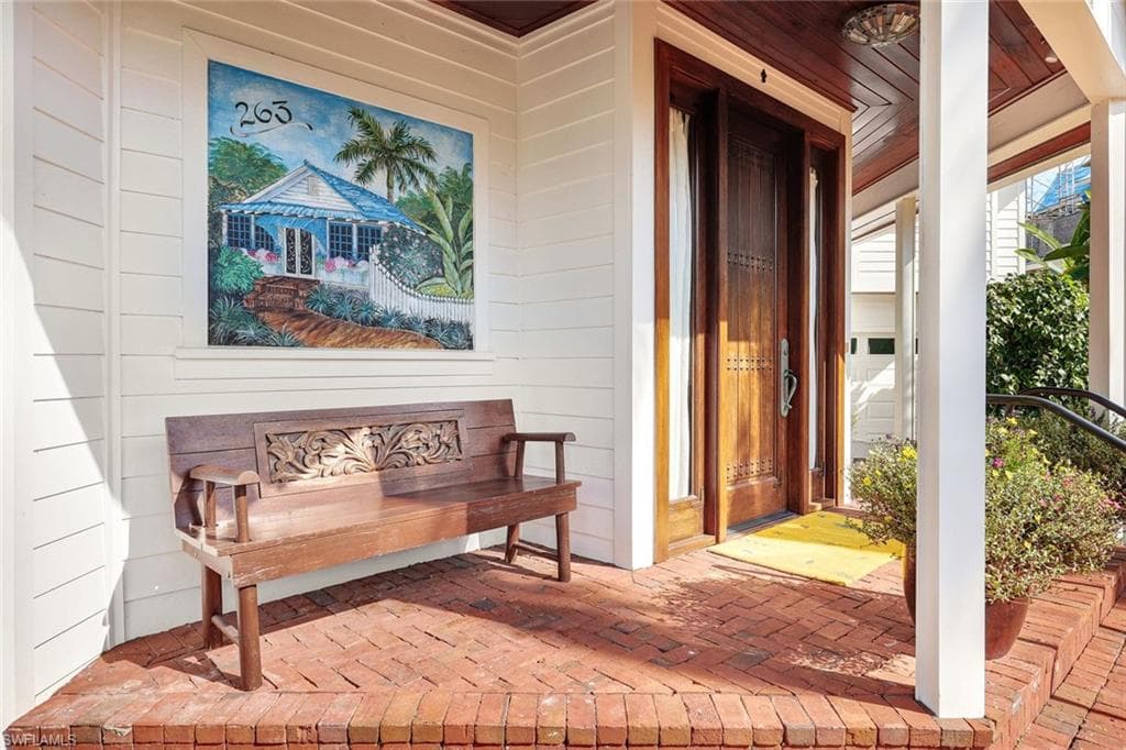 263 10th Ave S, Naples, FL 34102-5