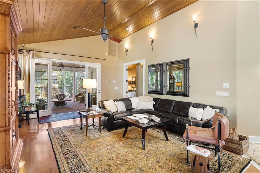 263 10th Ave S, Naples, FL 34102-8