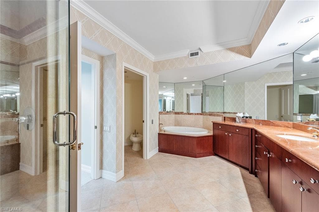8171 Bay Colony Dr 2004, Naples, FL 34108-12