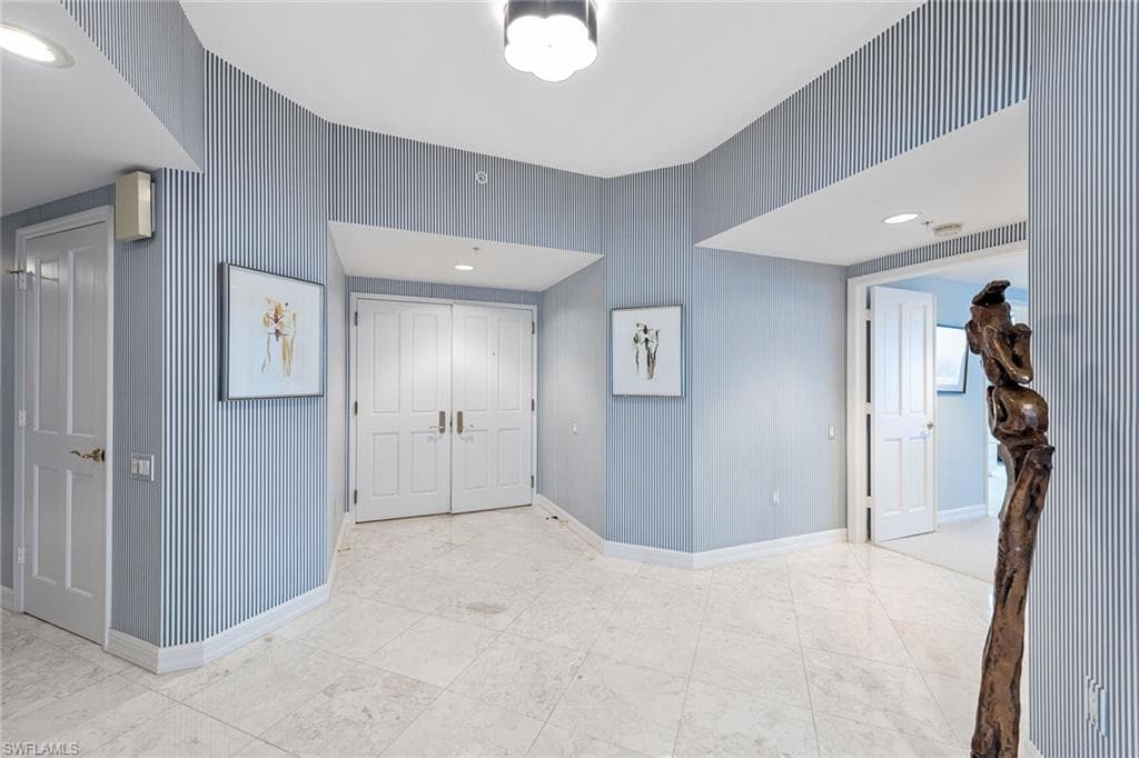 8171 Bay Colony Dr 2004, Naples, FL 34108-25