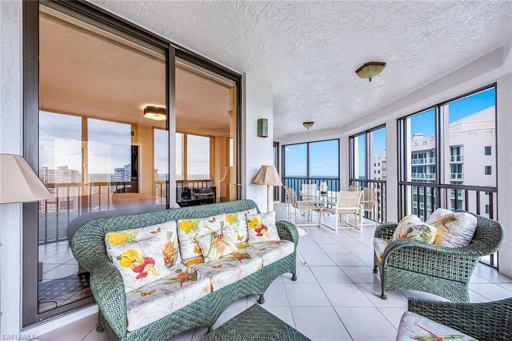 8171 Bay Colony Dr 2004, Naples, FL 34108-28