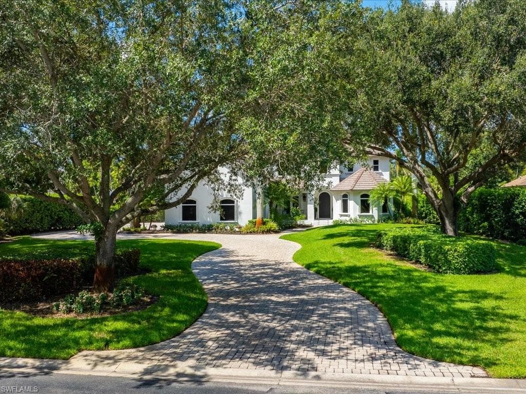 9129 The Ln, Naples, FL 34109-9