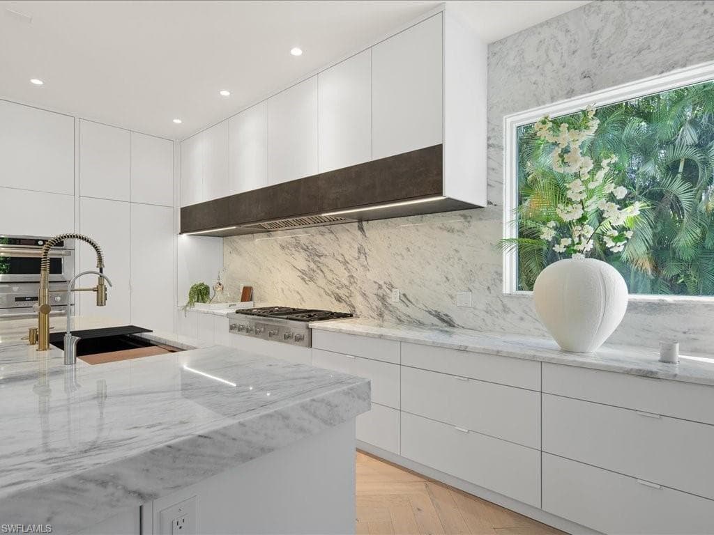 9129 The Ln, Naples, FL 34109-22