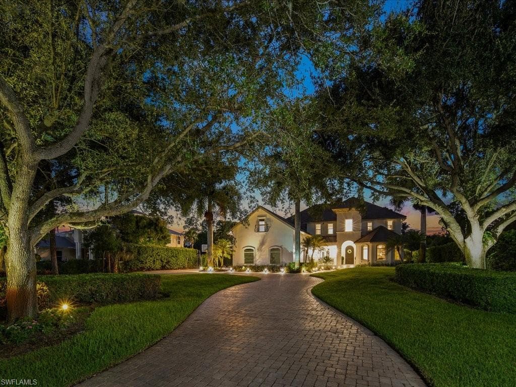 9129 The Ln, Naples, FL 34109-2