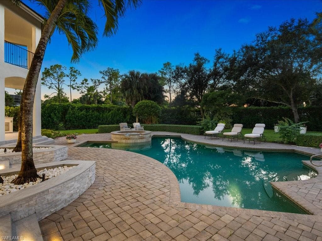9129 The Ln, Naples, FL 34109-5