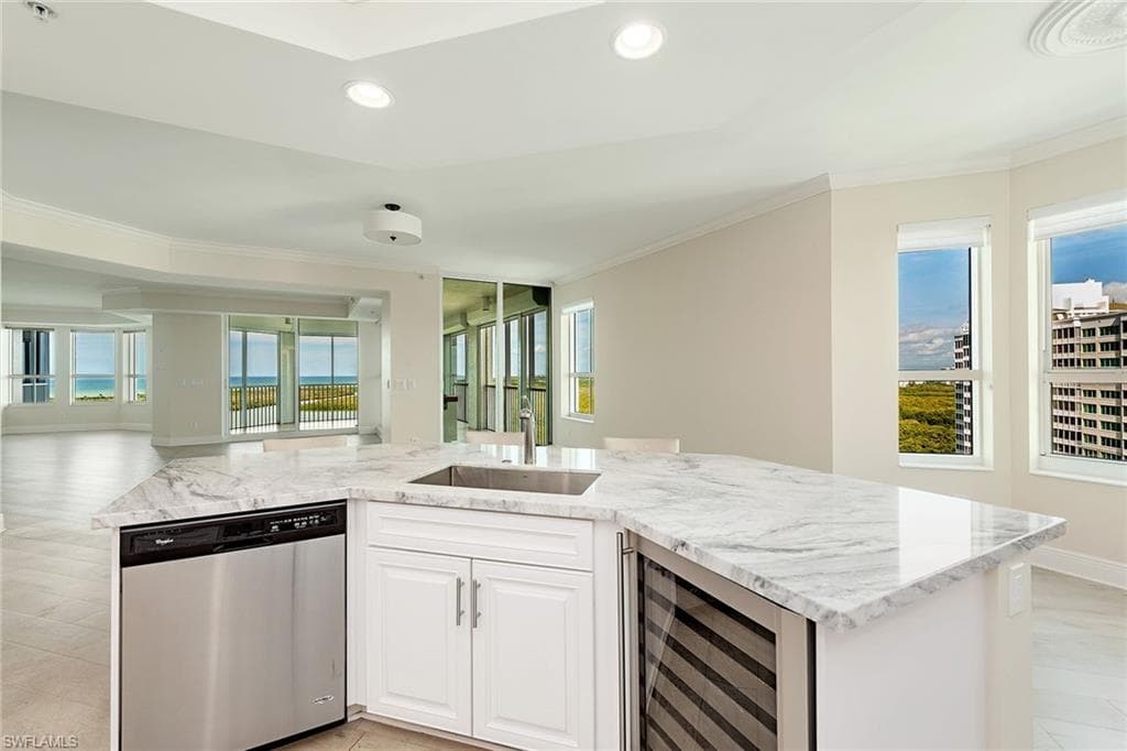 285 Grande Way 1606, Naples, FL 34110-9