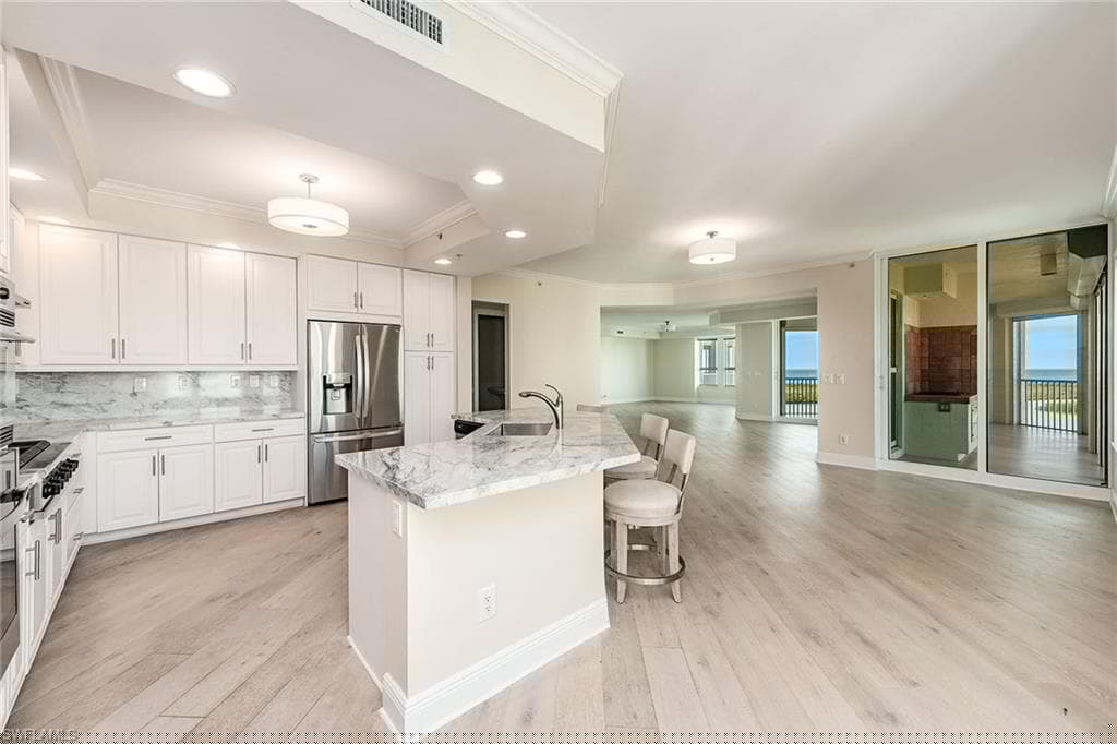 285 Grande Way 1606, Naples, FL 34110-10