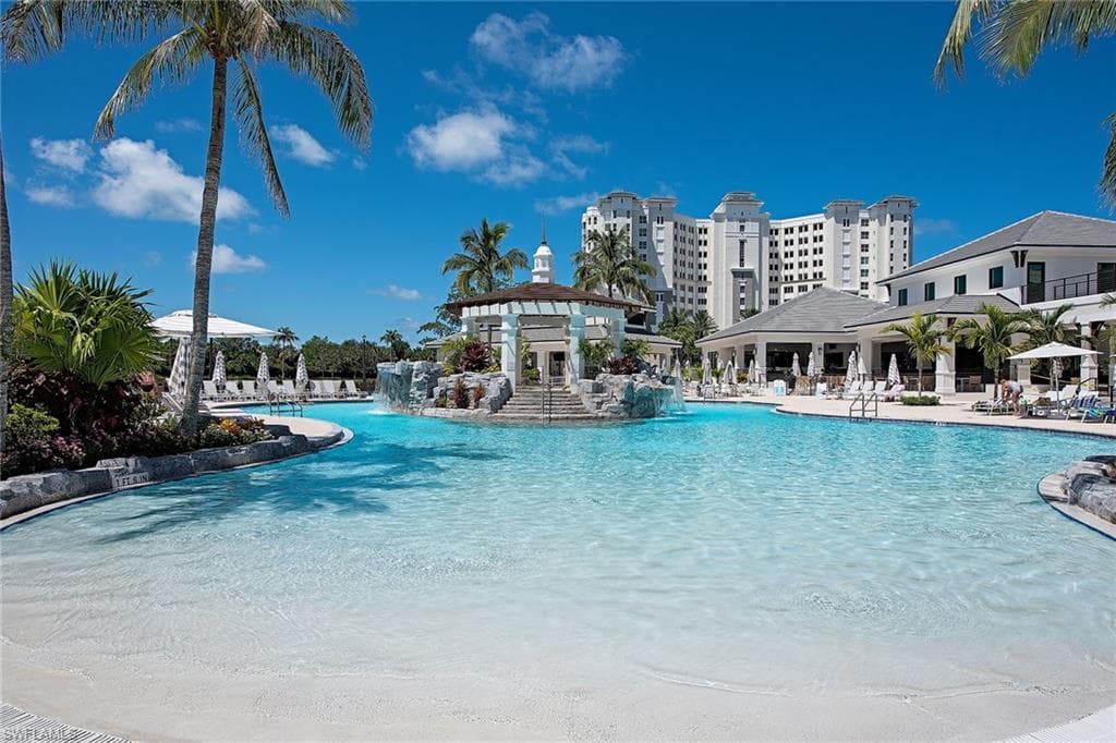 285 Grande Way 1606, Naples, FL 34110-2