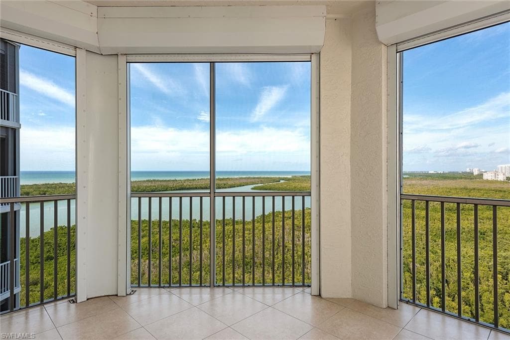 285 Grande Way 1606, Naples, FL 34110-3