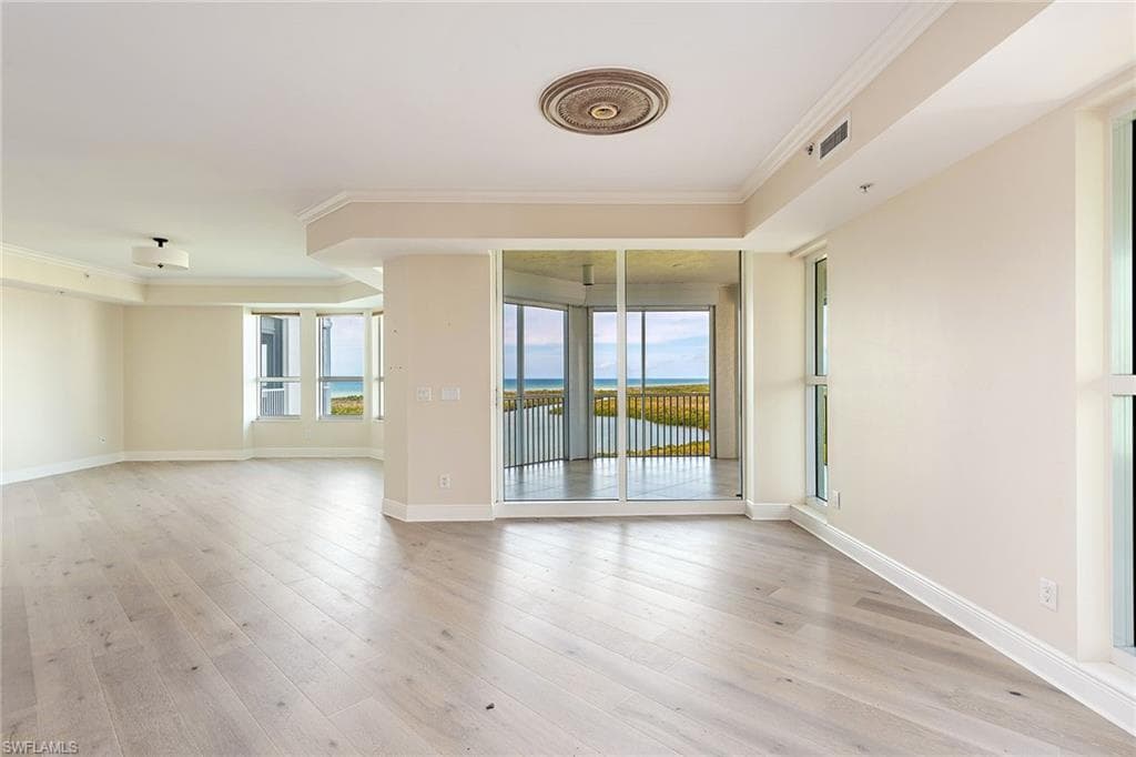 285 Grande Way 1606, Naples, FL 34110-6
