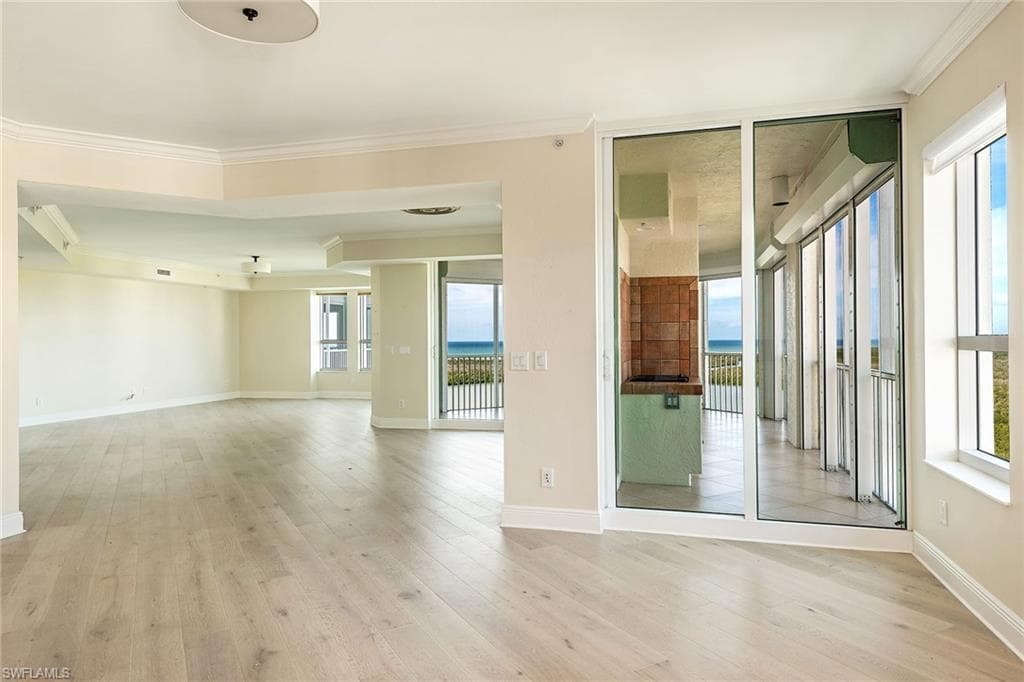 285 Grande Way 1606, Naples, FL 34110-8