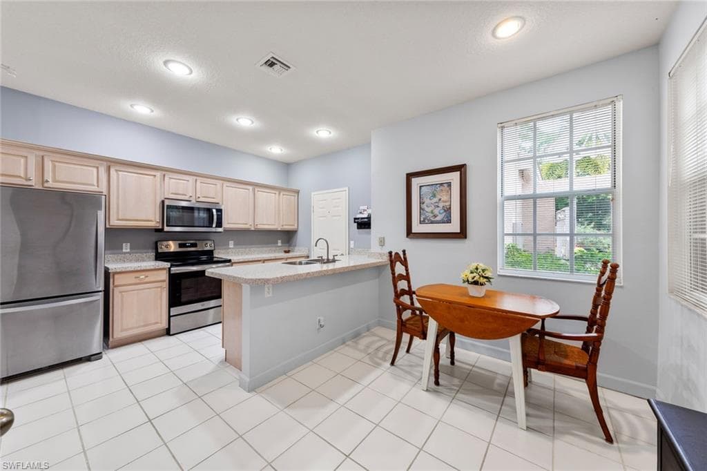 25200 Goldcrest Dr 512, Bonita Springs, FL 34134-3