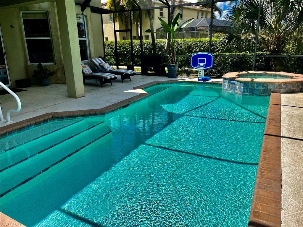 2004 Par Dr, Naples, FL 34120-15